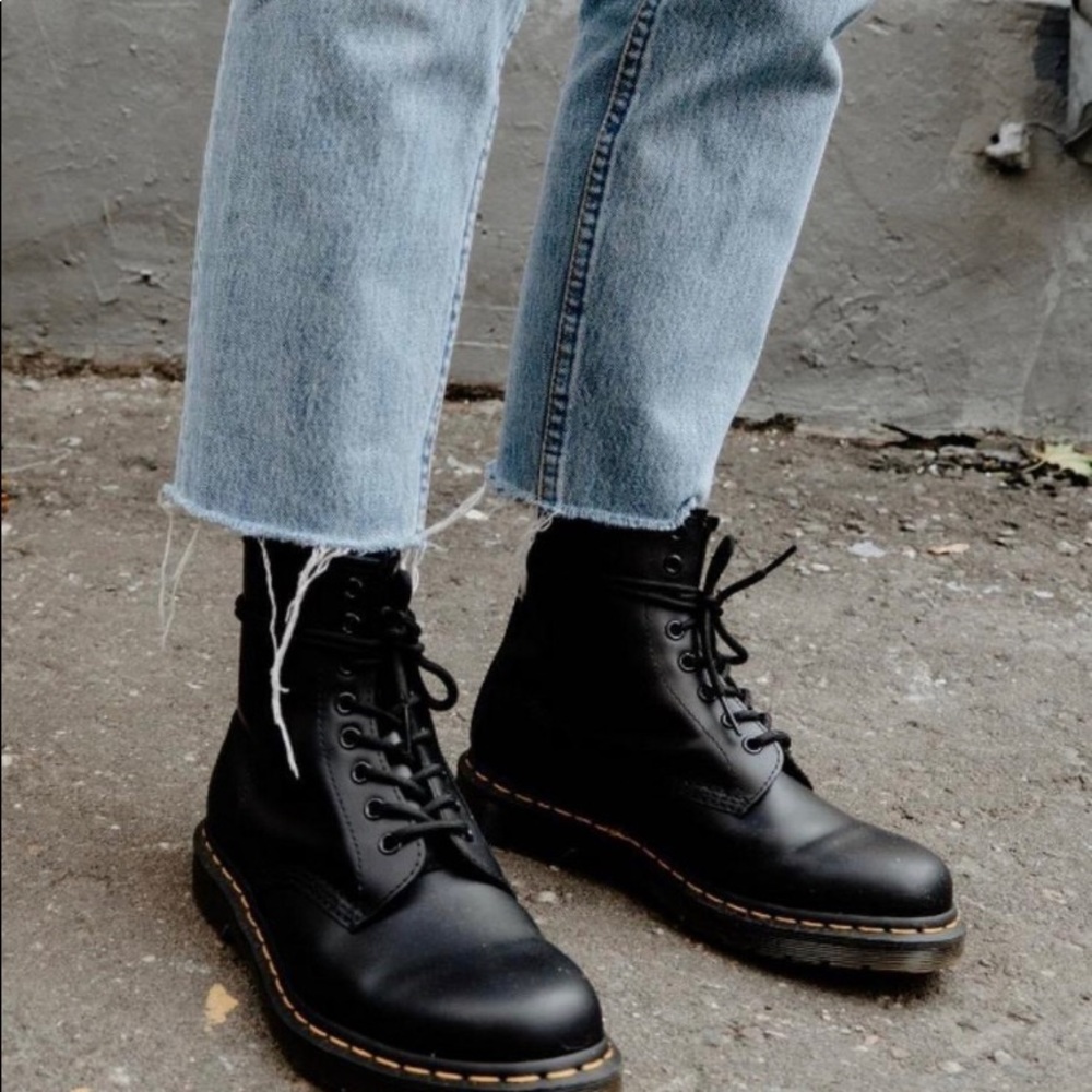 brand new matte black doc marten boots wom. size 8